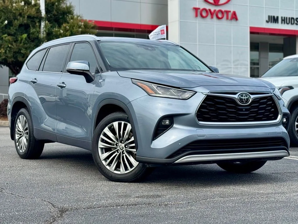 Used 2021  Toyota Platinum image 2
