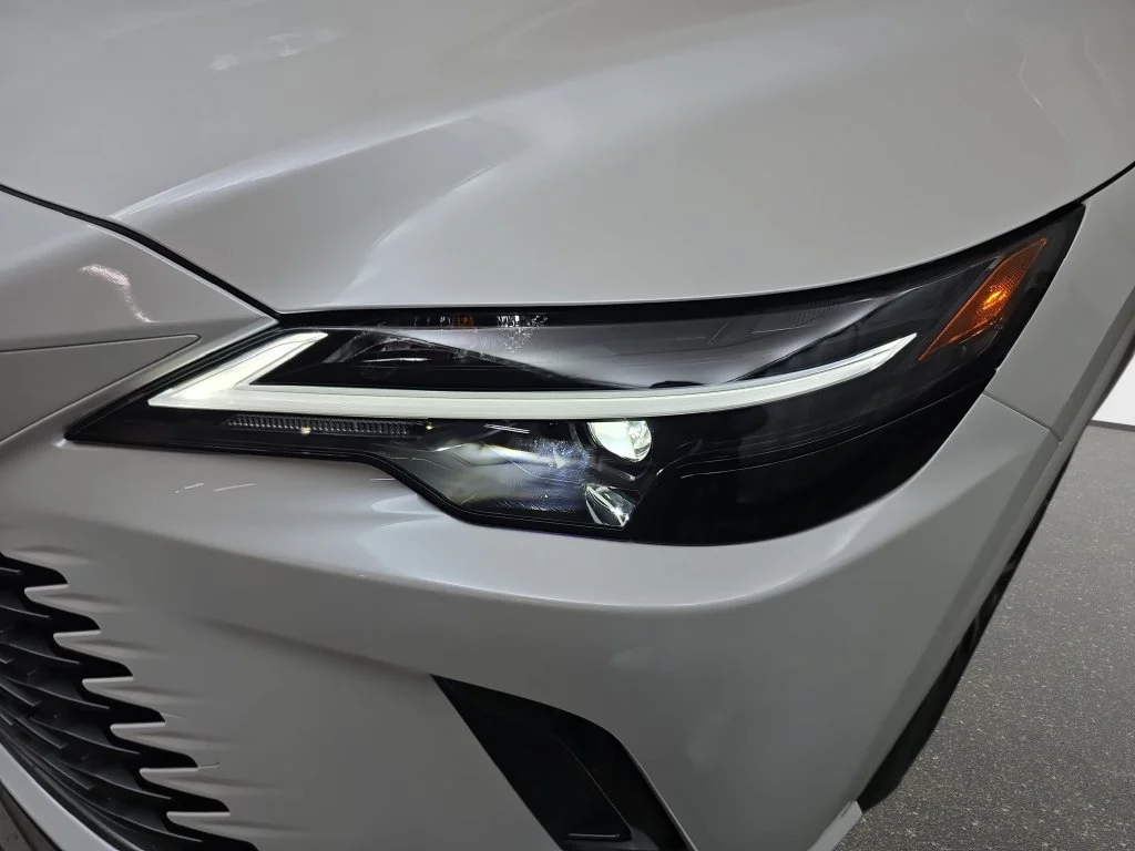 New 2026 Eminent White Pearl Lexus PREMIUM PLUS image 29