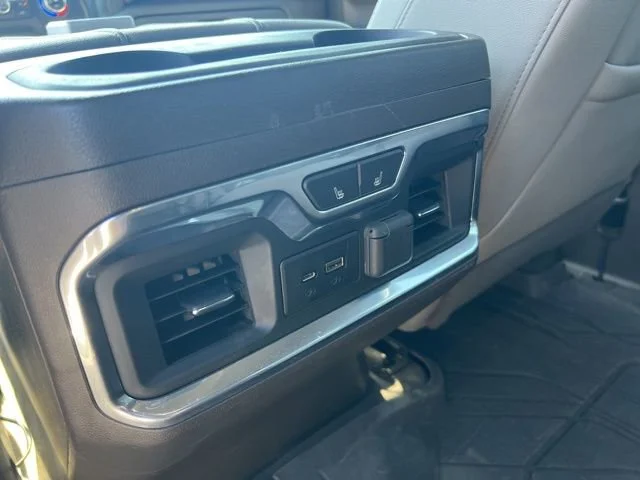 Used 2019 IRIDESCENT PEARL TRICOAT Chevrolet LTZ image 27