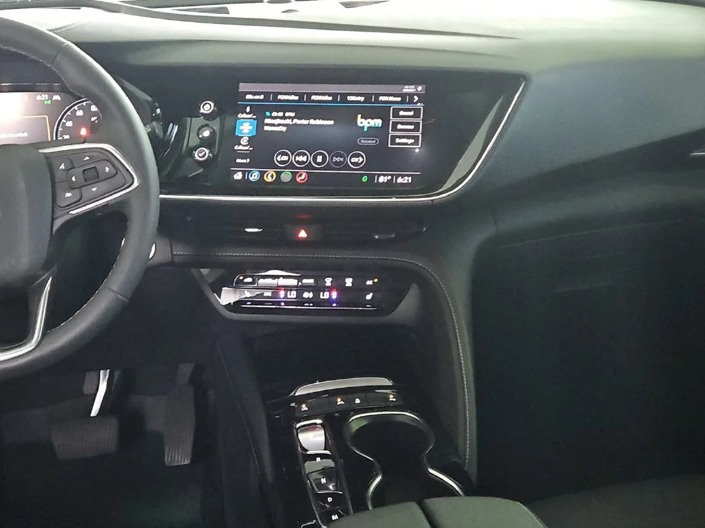 Used 2022 SUMMIT WHITE Buick Essence image 15