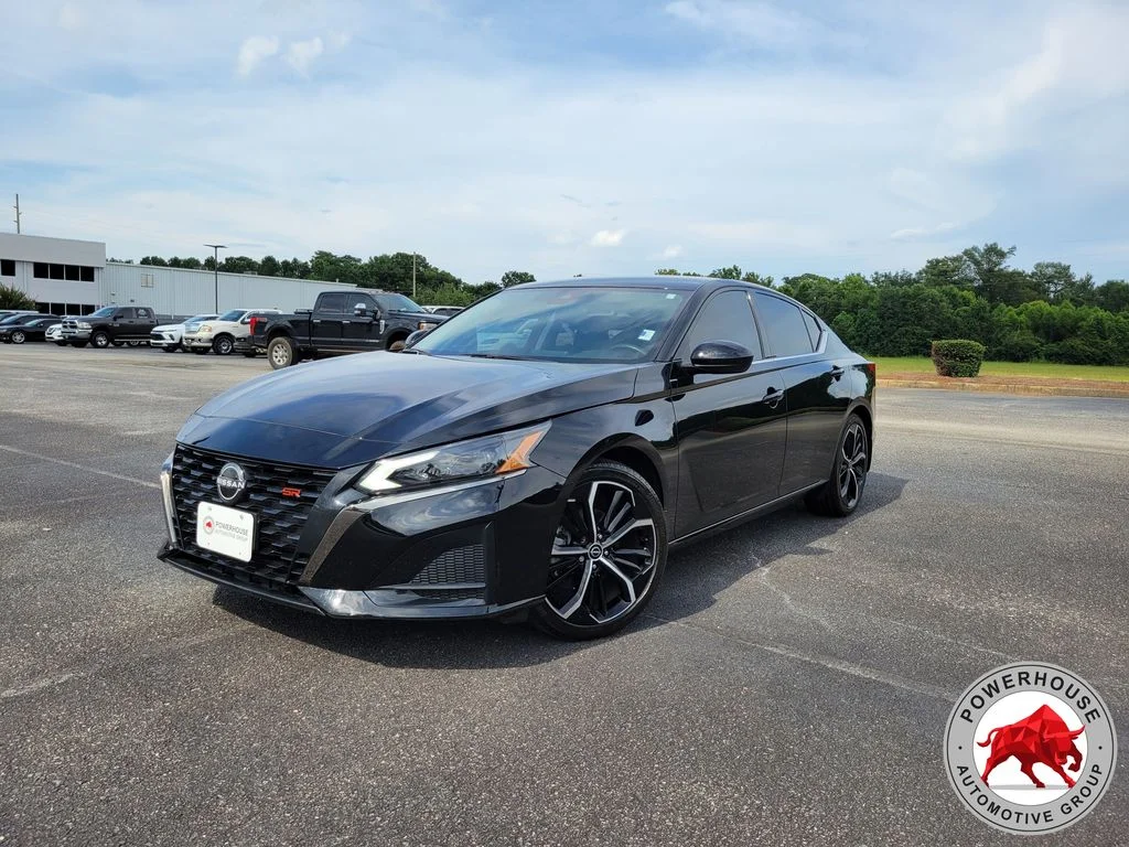 Used 2024 Black Nissan 2.5 SR image 1