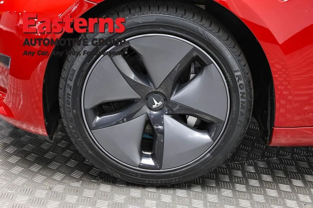 Used 2018 Red Tesla Long Range image 27