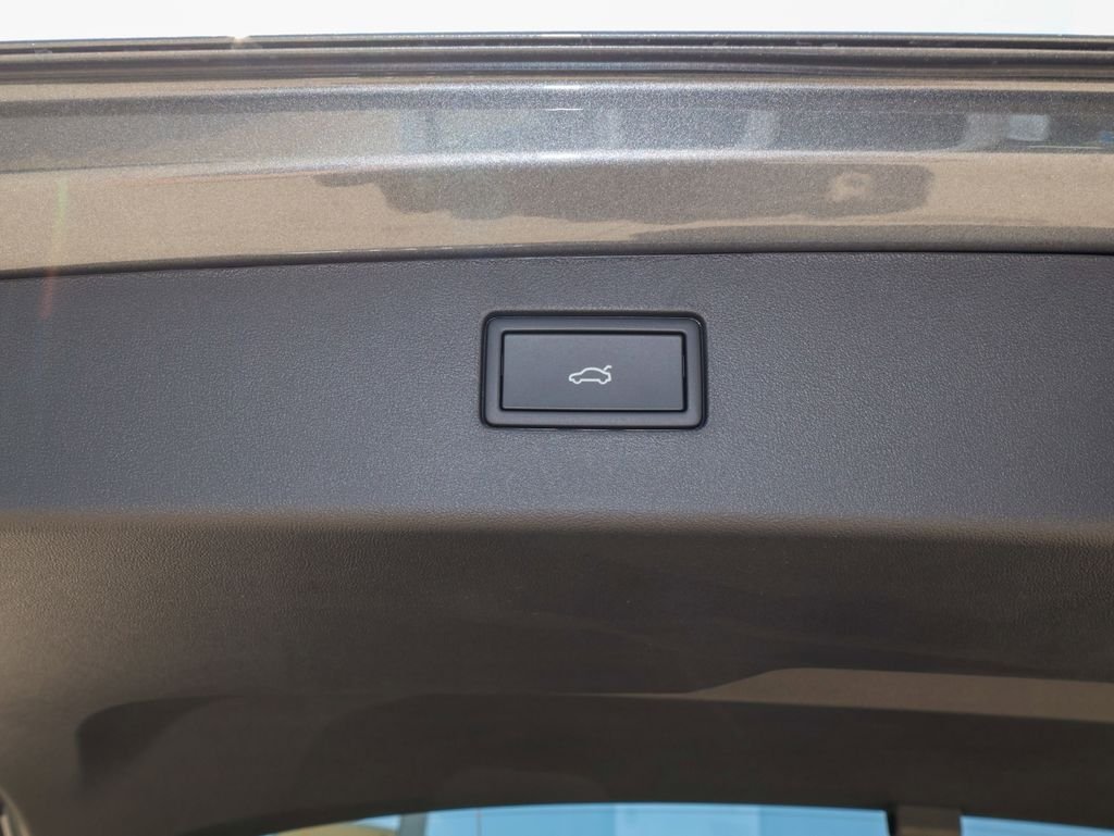 New 2026 Silver Volkswagen 2.0T SE image 11