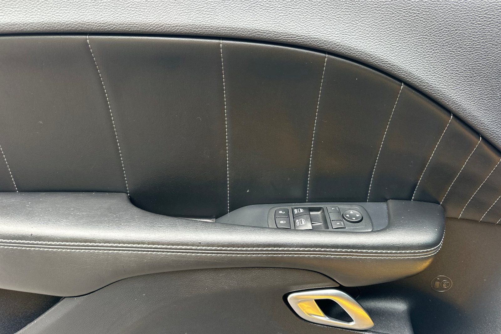 Used 2017 Yellow Dodge R/T image 11