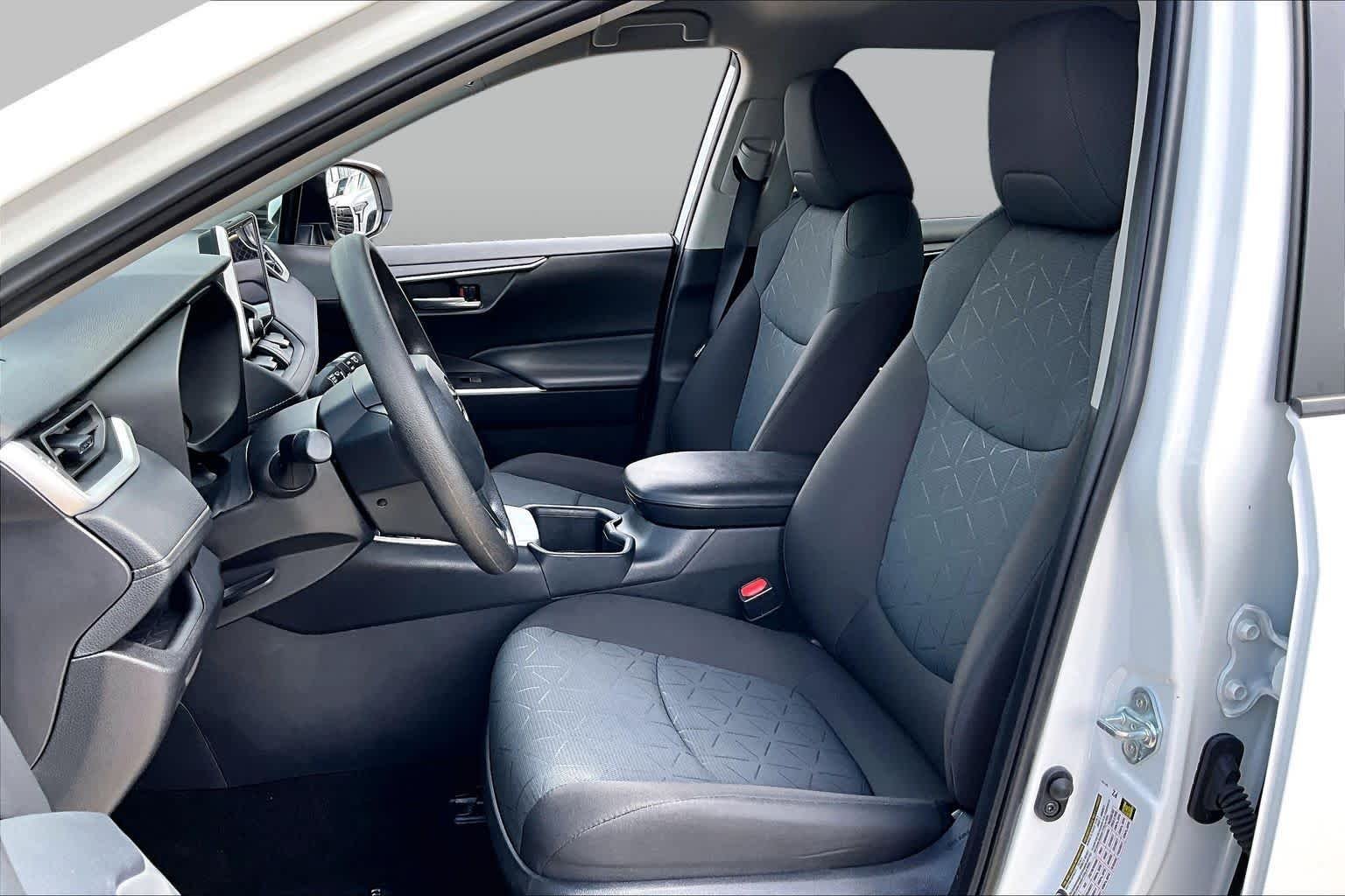 Used 2025 Ice Cap Toyota XLE image 8