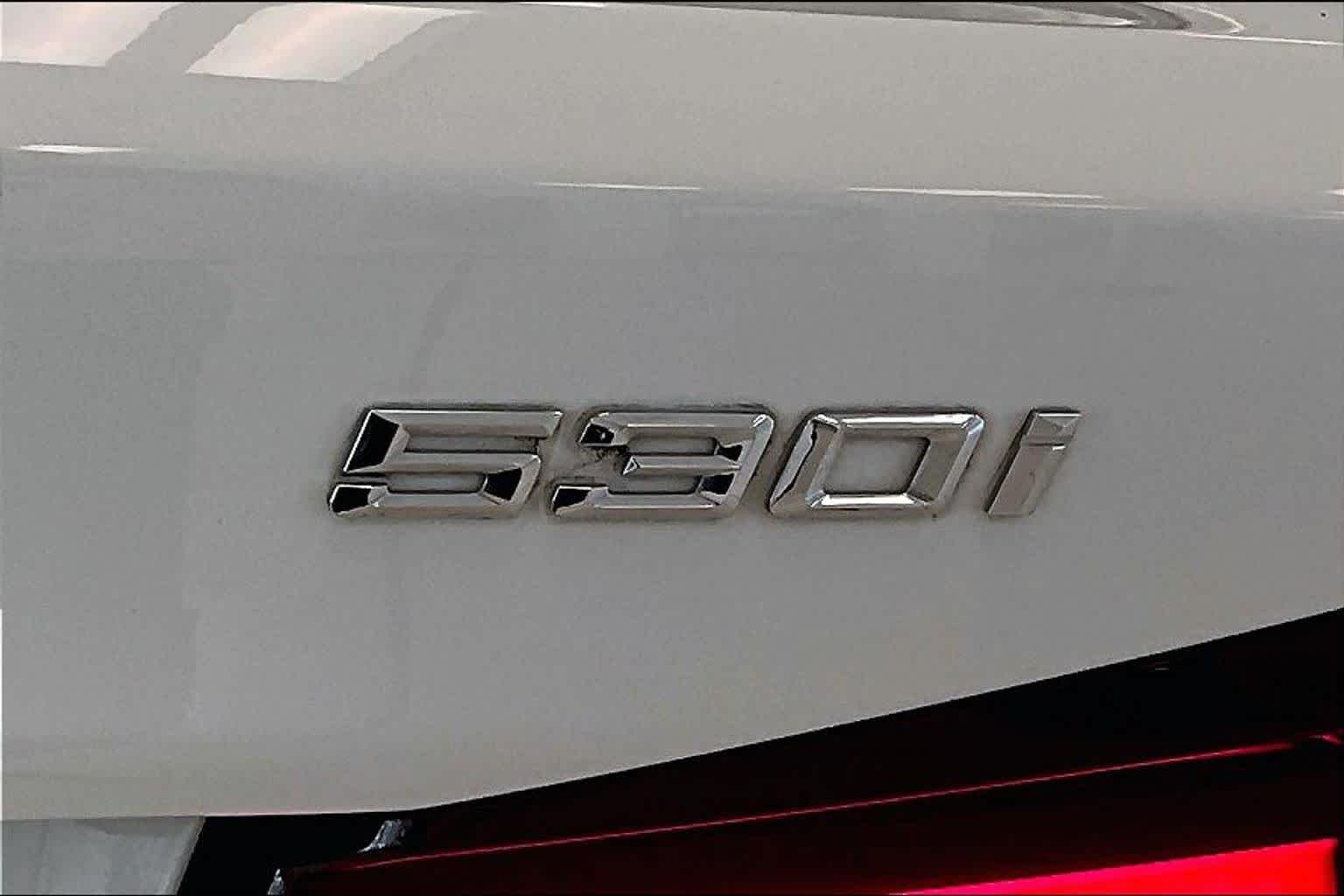 Used 2023 Alpine White BMW 530i image 28