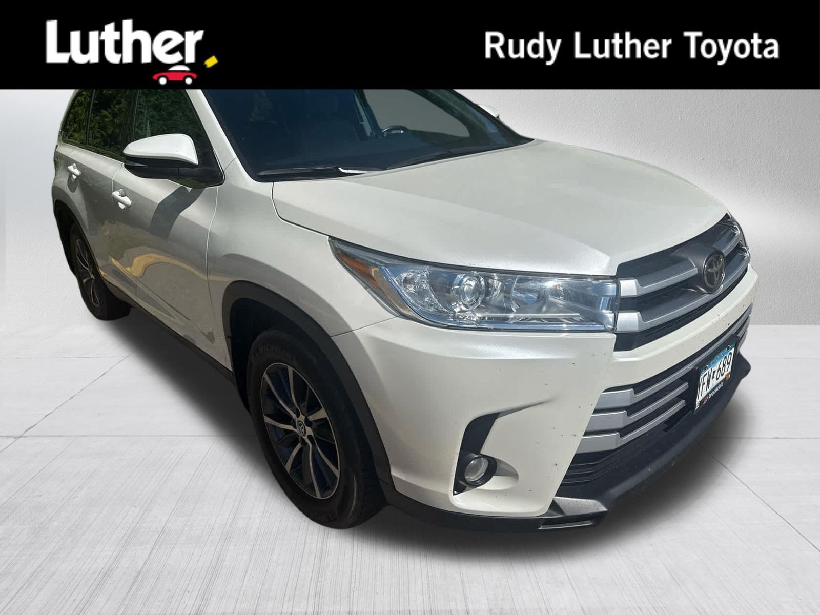 Certified Used 2019 Blizzard Pearl Toyota XLE image 1