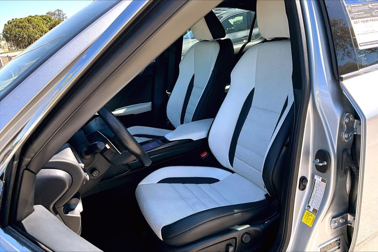 2023 Lexus IS 350 F SPORT - Photo 8