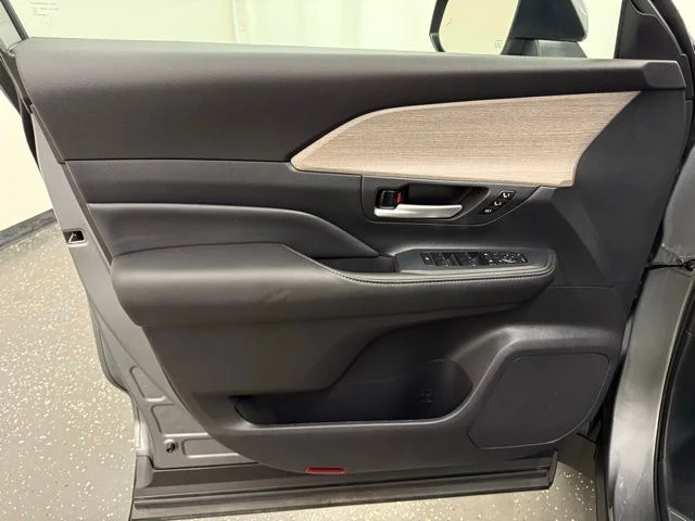 Certified Used 2025  Toyota Limited image 10