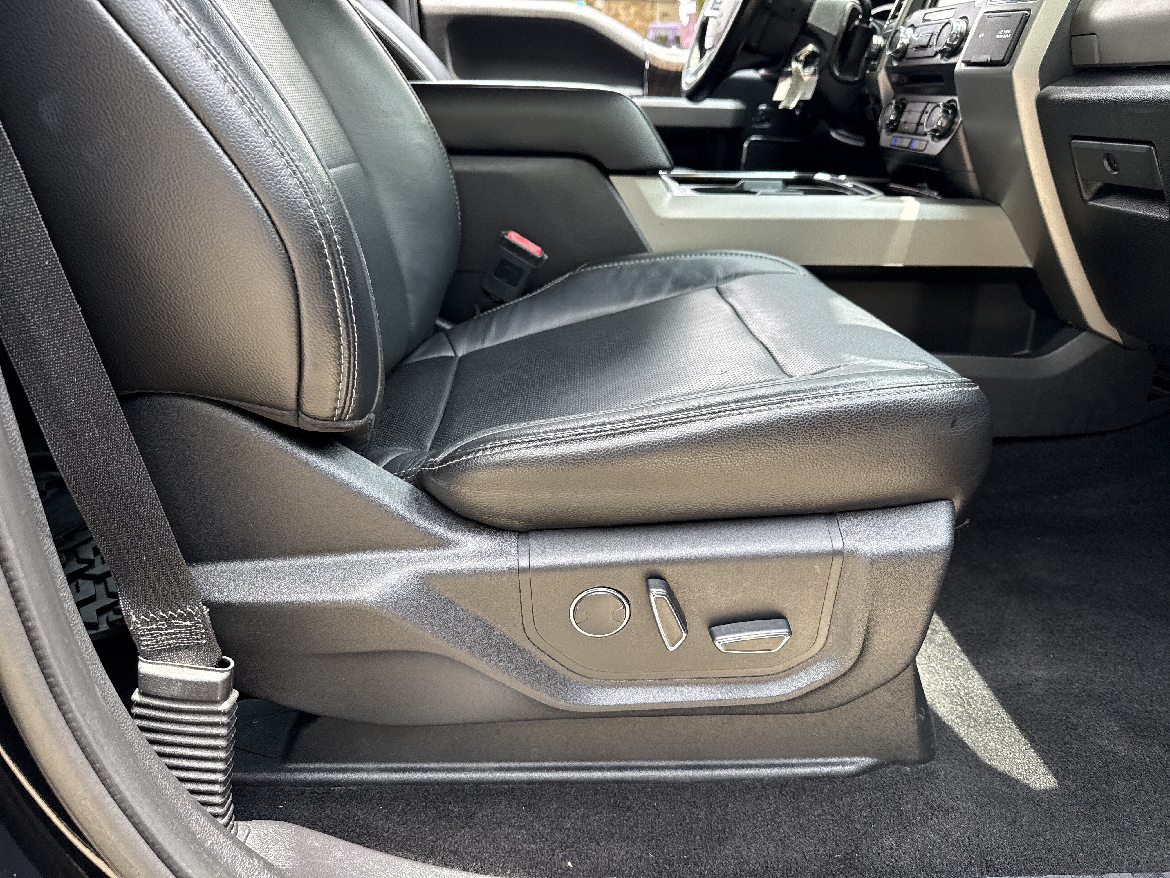 Used 2017 Shadow Black Ford Lariat image 13