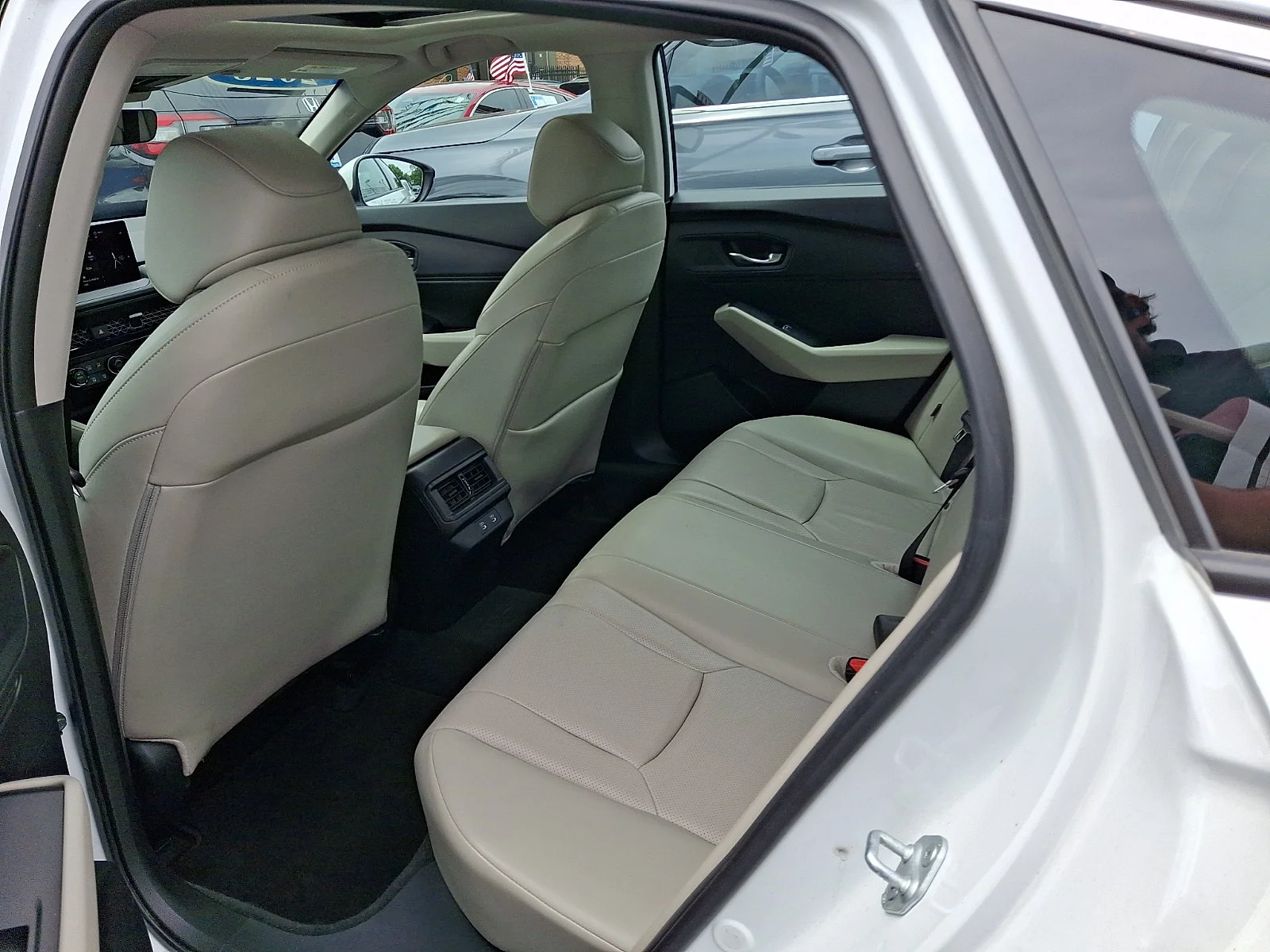 Used 2023 Platinum White Pearl Honda EX-L image 9