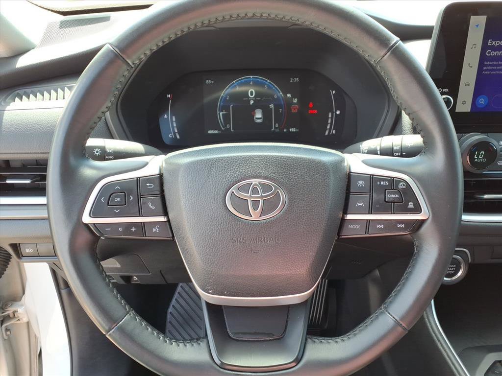 Used 2025 Beige Toyota XLE image 22