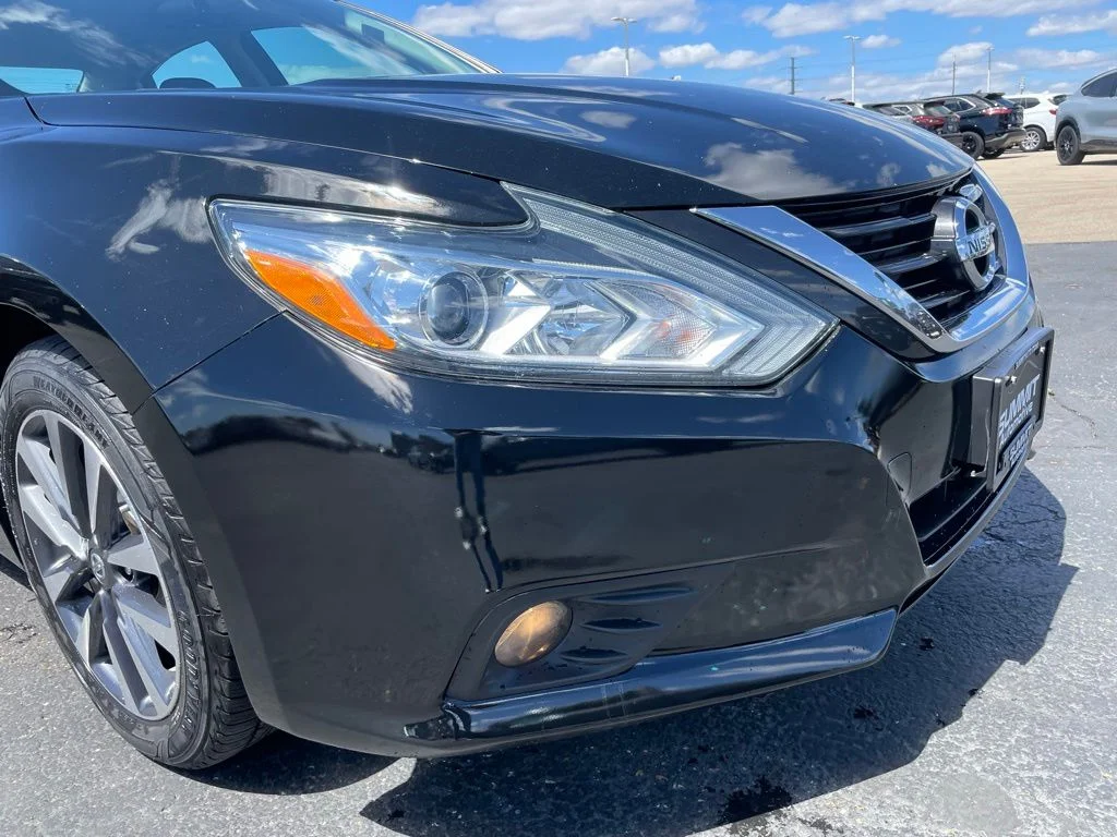 Used 2017 Super Black Clearcoat Nissan 2.5 SV image 23
