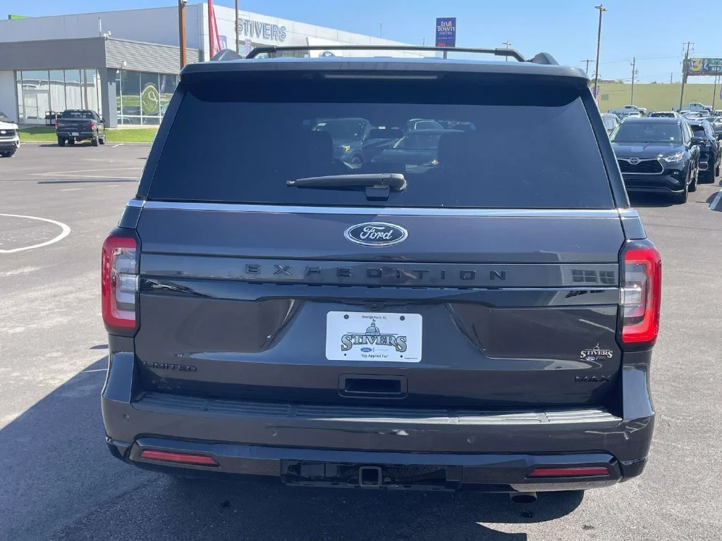 Used 2023  Ford Limited image 4