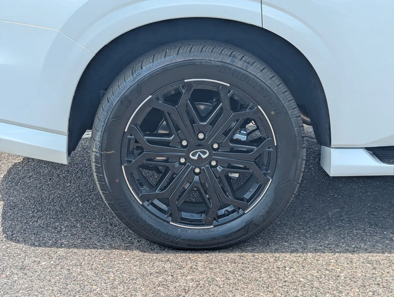 New 2027 RADIANT WHITE INFINITI Sport 4WD image 9