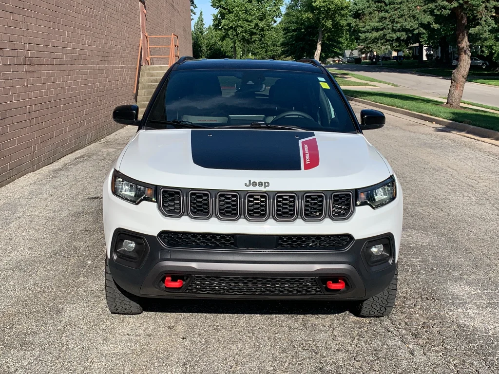 Used 2025 Bright White Clearcoat Jeep Trailhawk image 21