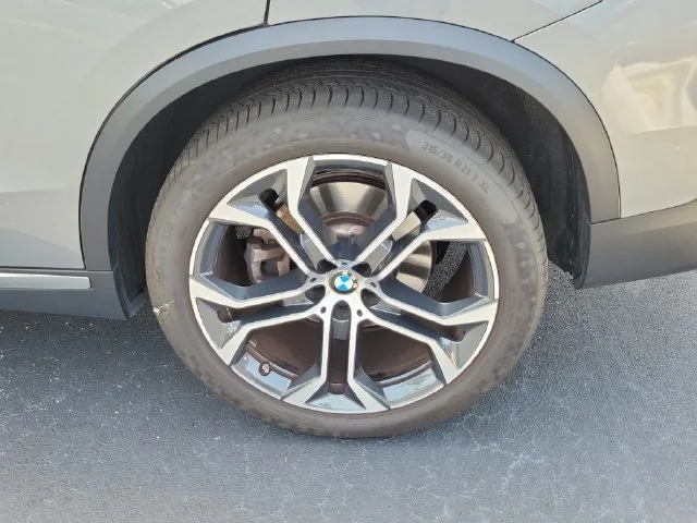 Used 2024 Gray BMW sDrive40i image 8