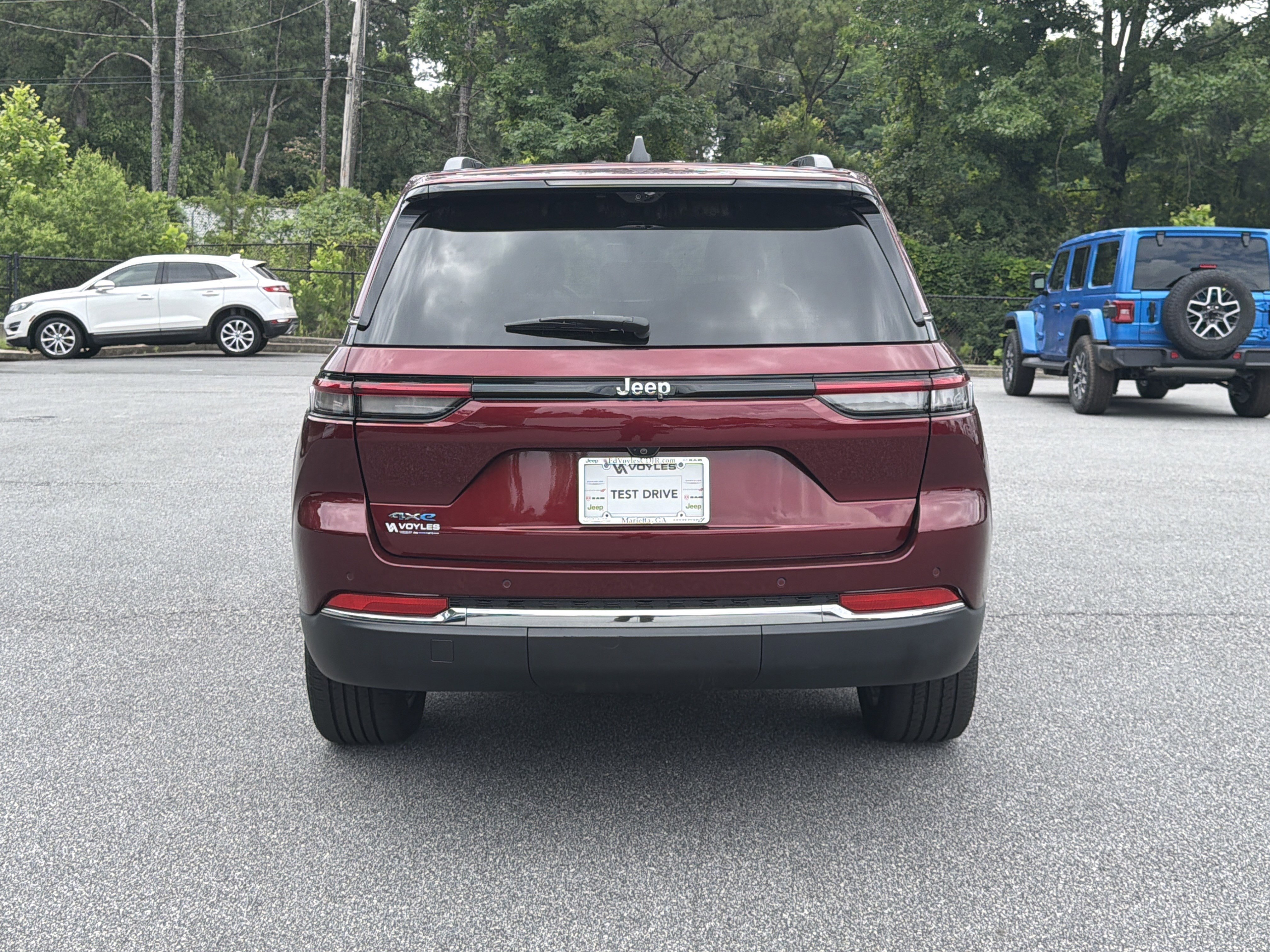 Used 2022 Velvet Red Pearlcoat Jeep 4xe image 8