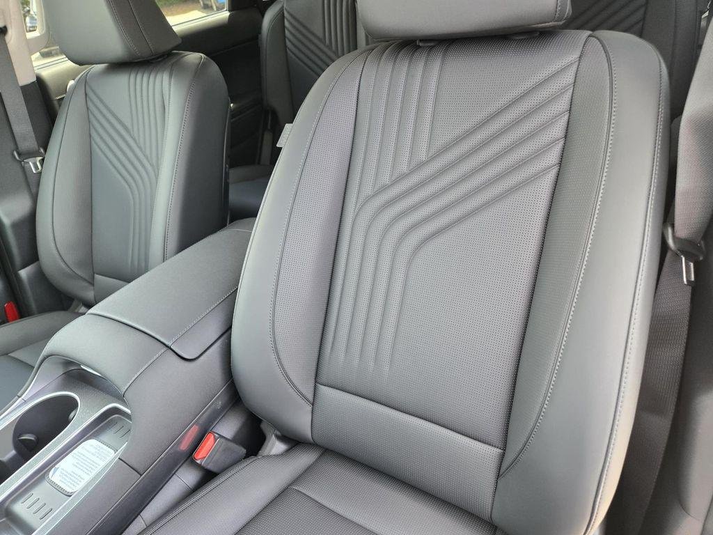 New 2026 White Hyundai SEL Premium FWD image 16