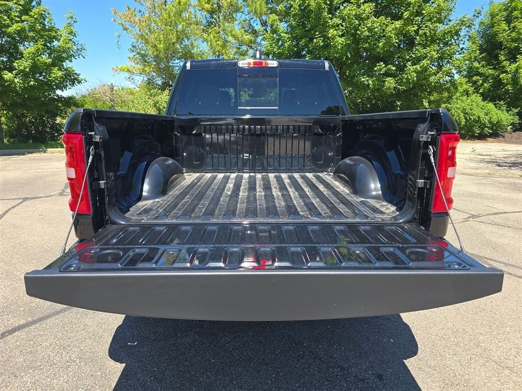 New 2026 Diamond Black Crystal Pearl-Coat Exterior Paint RAM Big Horn/Lone Star image 12