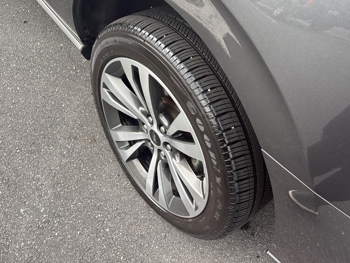 Used 2020 Magnetic Metallic Ford Limited image 28