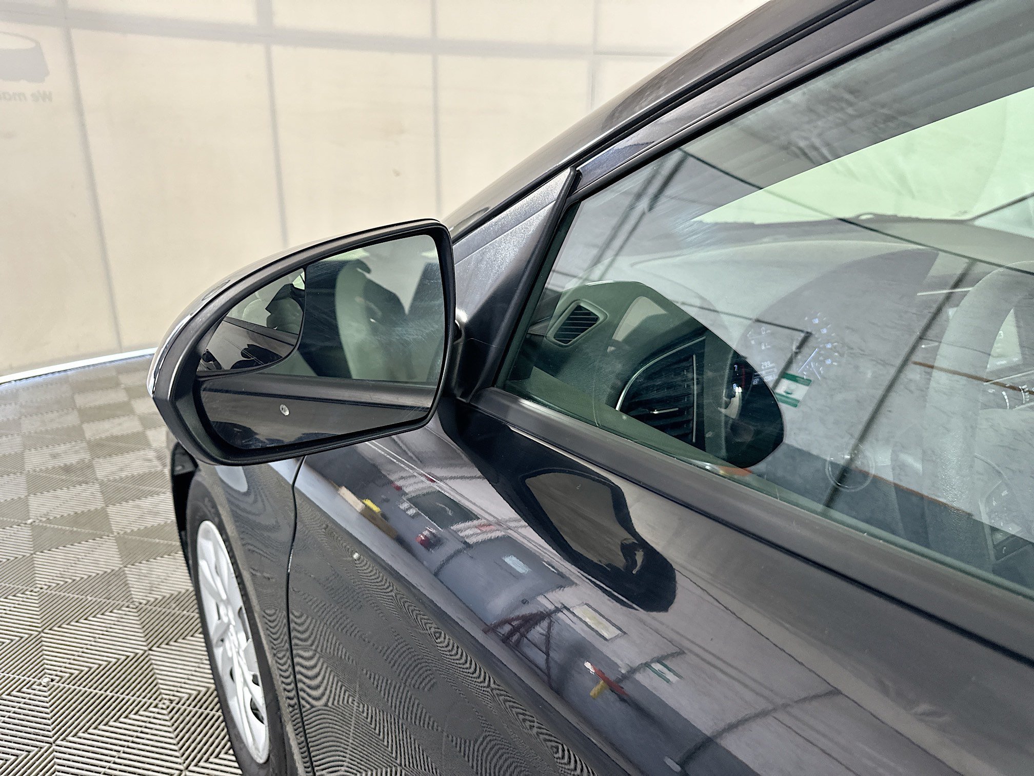 Used 2018 Phantom Black Hyundai SE image 10