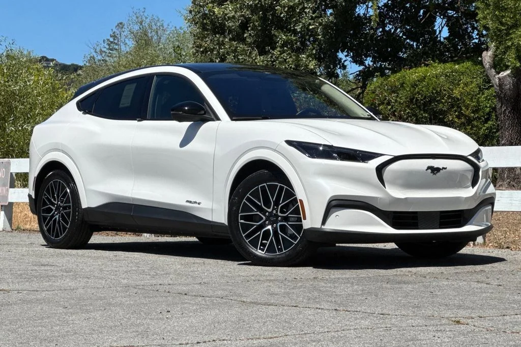New 2026 White Metallic Ford Premium image 2