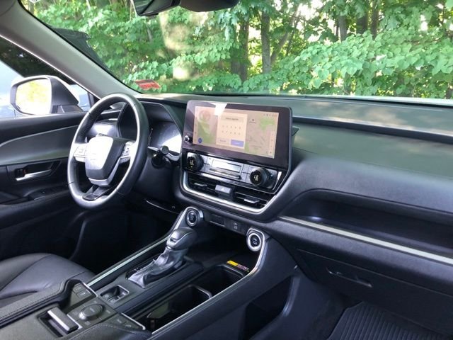 Used 2025 Beige Toyota XLE image 18