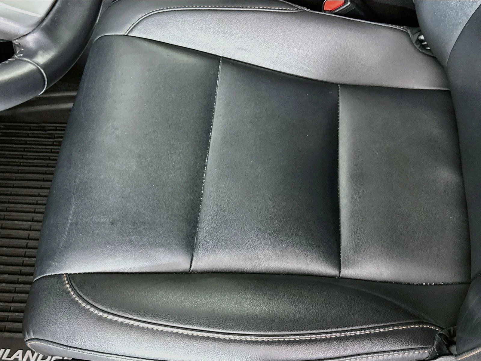 Used 2019 White Toyota XLE image 19