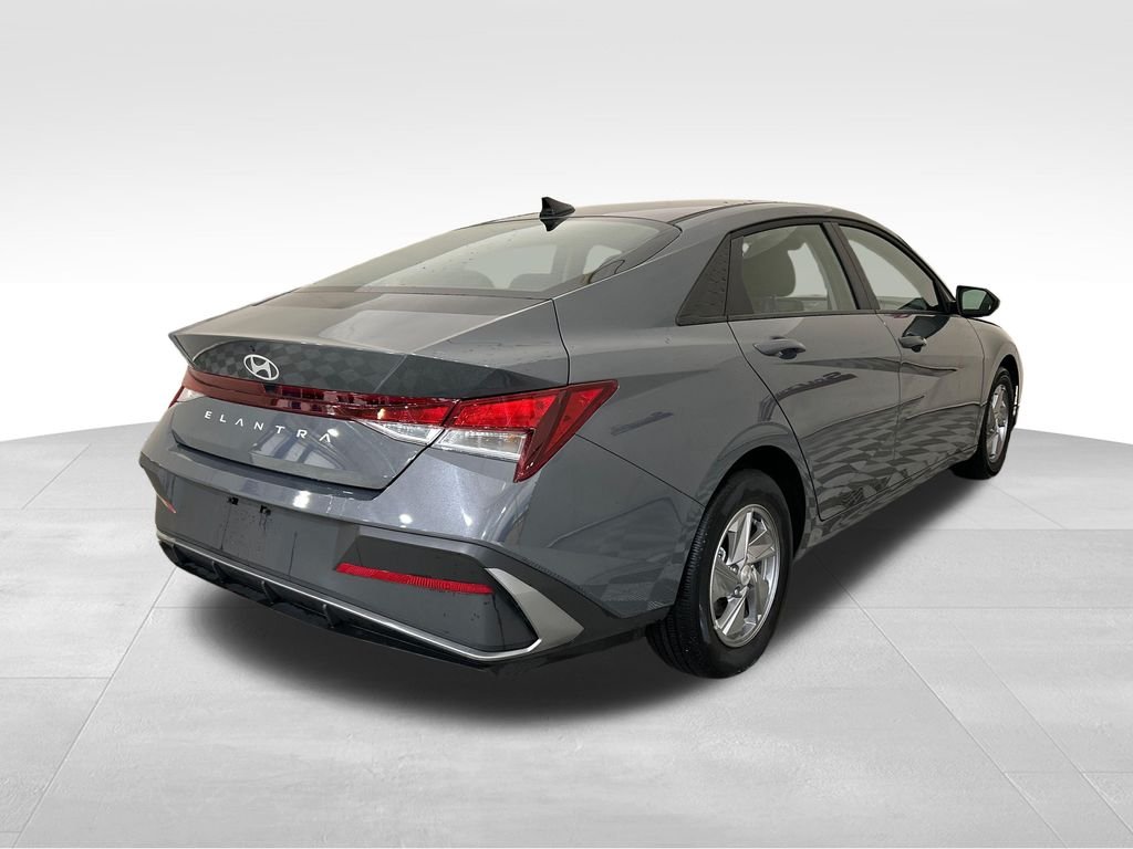 Certified Used 2025 Gray Hyundai SE image 5