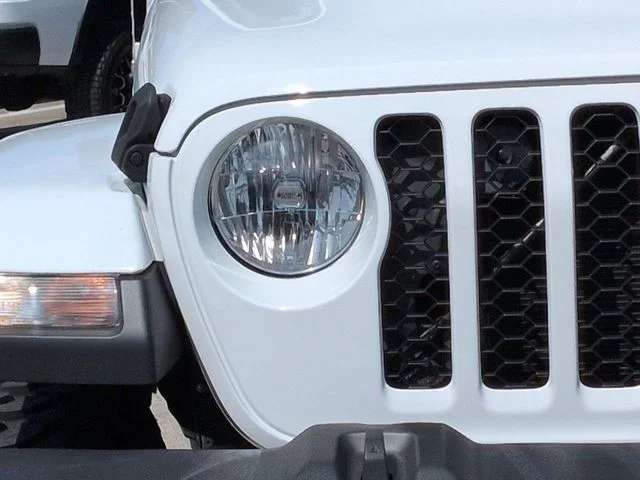Used 2022 White Jeep Sport image 10