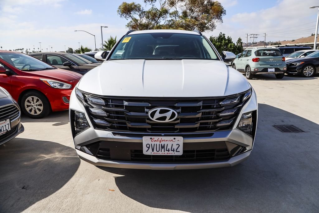 Used 2025 White Hyundai SEL image 2