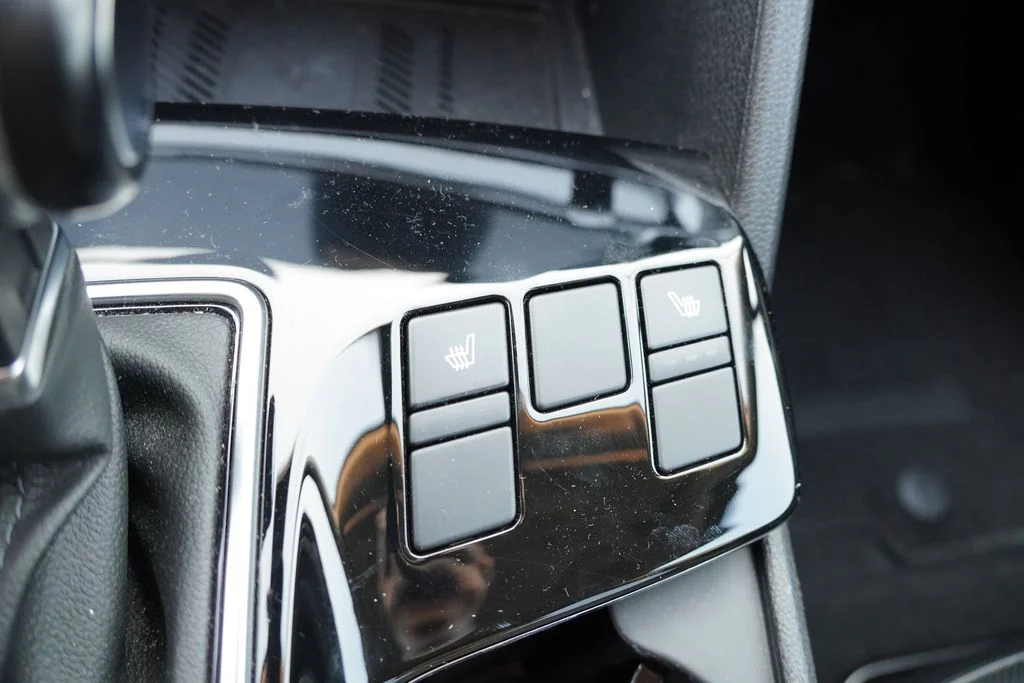 Used 2024 Glacial White Pearl Kia EX image 6