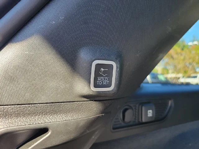 2023 Jeep Grand Cherokee Overland - Photo 17