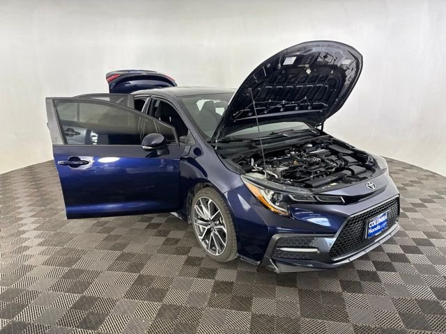 Used 2020  Toyota SE image 15