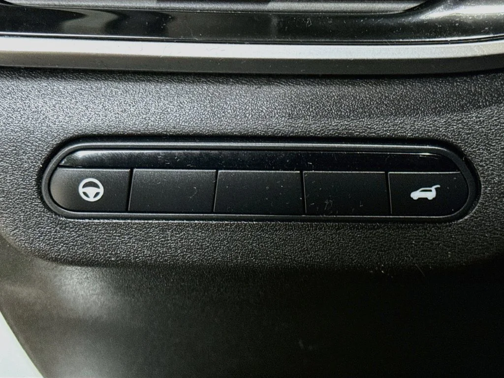 Certified Used 2023 White INFINITI Sensory image 11