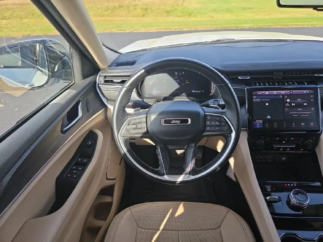 Used 2021 White Jeep Limited 4x4 image 15
