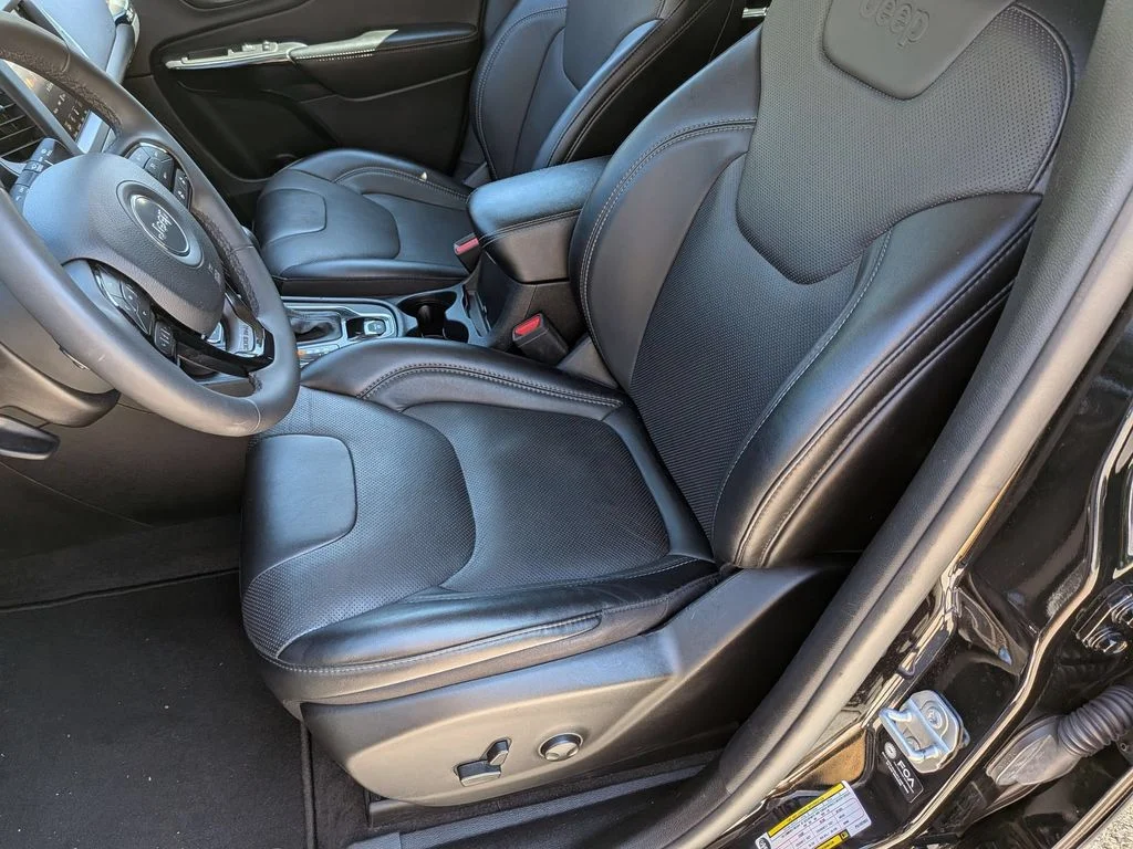 Used 2023 Black Jeep Altitude image 22