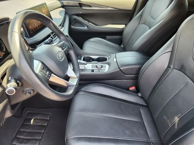 Certified Used 2025 Mineral INFINITI LUXE image 9