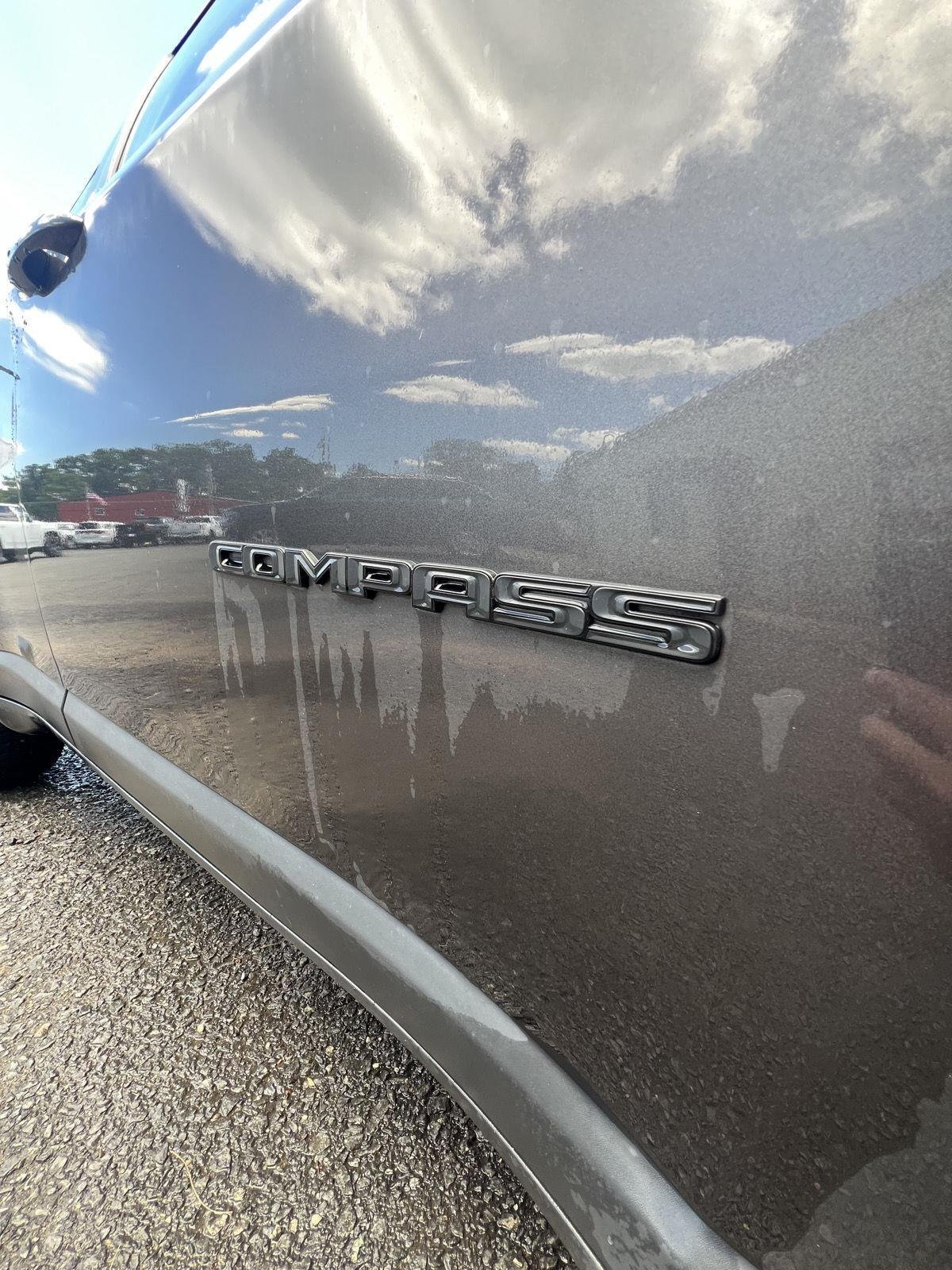 Used 2021 GRANITE CRYSTAL JEEP ALTITUDE image 15