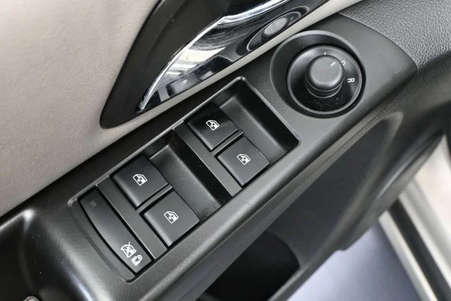 2013 Chevrolet Cruze LS - Photo 18