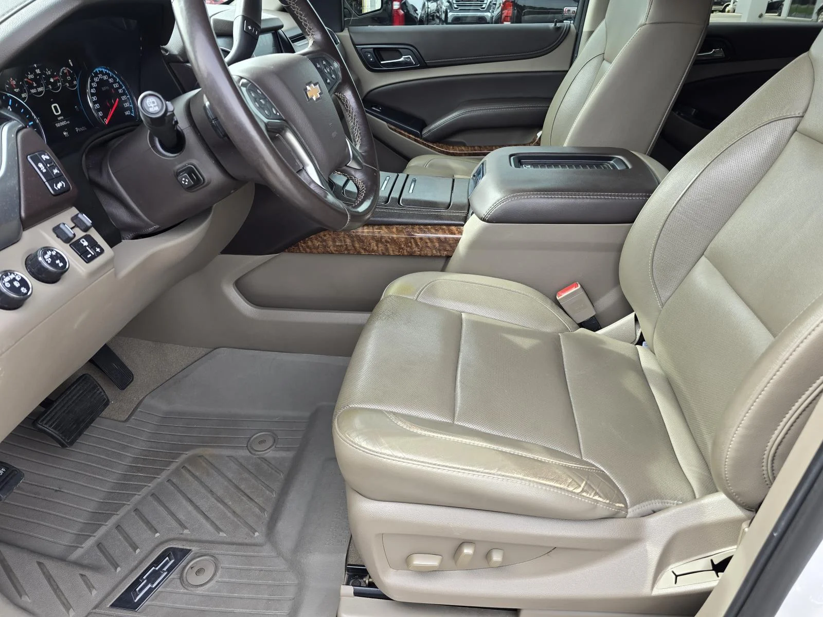Used 2019 Iridescent Pearl Tricoat Chevrolet Premier image 9