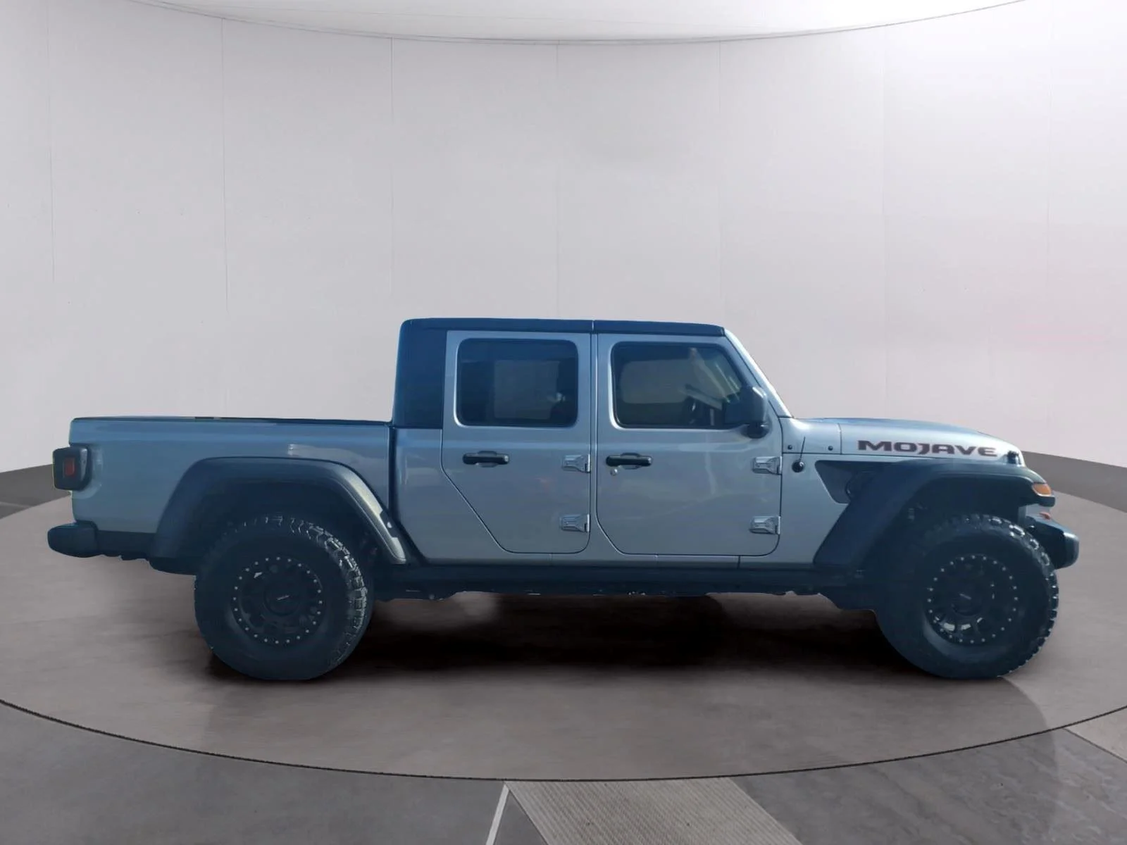 Used 2021 Billet Silver Metallic Clearcoat Jeep Mojave image 6