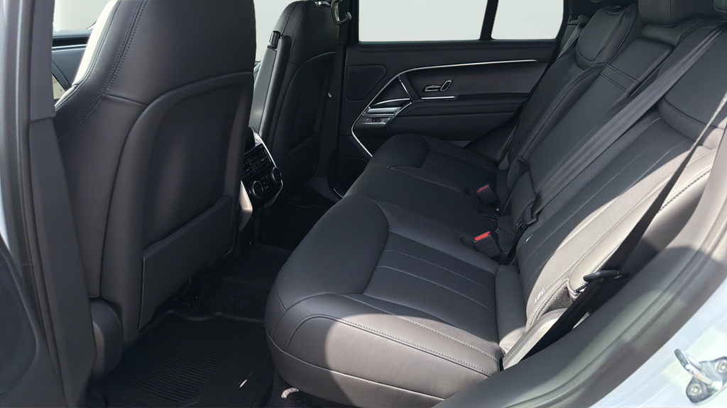 New 2026 Fuji White Land Rover SE image 18