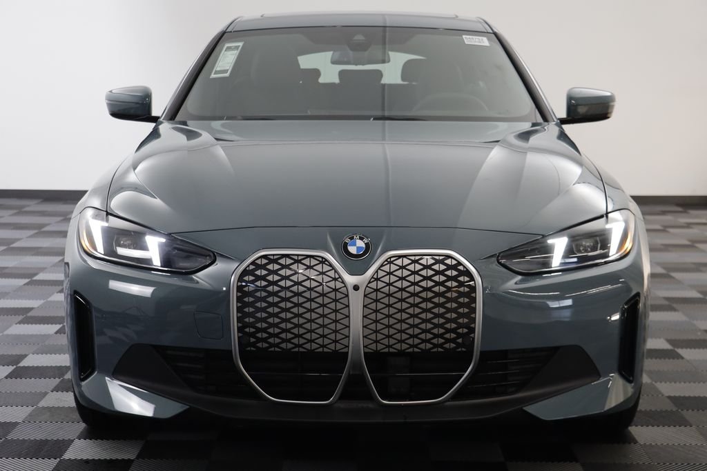 New 2026 Cape York Green Metallic BMW xDrive40 image 24
