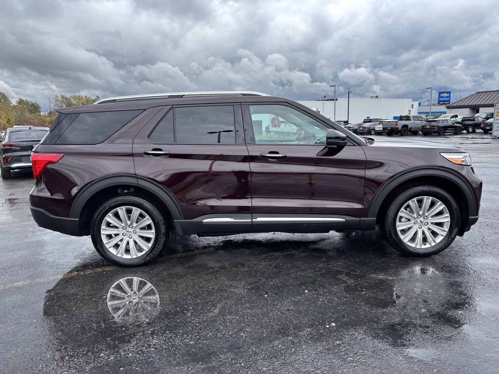 Used 2022 Jewel Red Ford Limited image 8