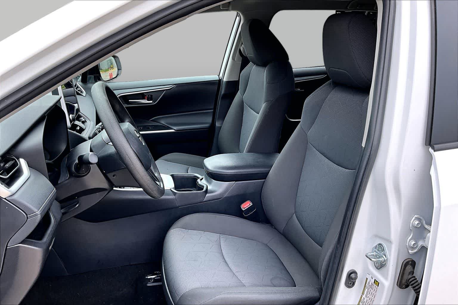 Used 2025 Ice Cap Toyota XLE image 8