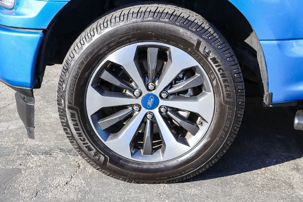 Used 2020 Blue Ford XL image 15