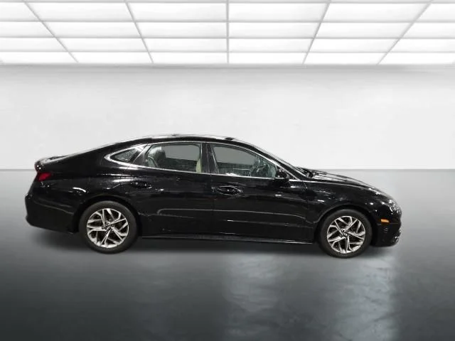 Used 2021 Black Hyundai SEL image 3