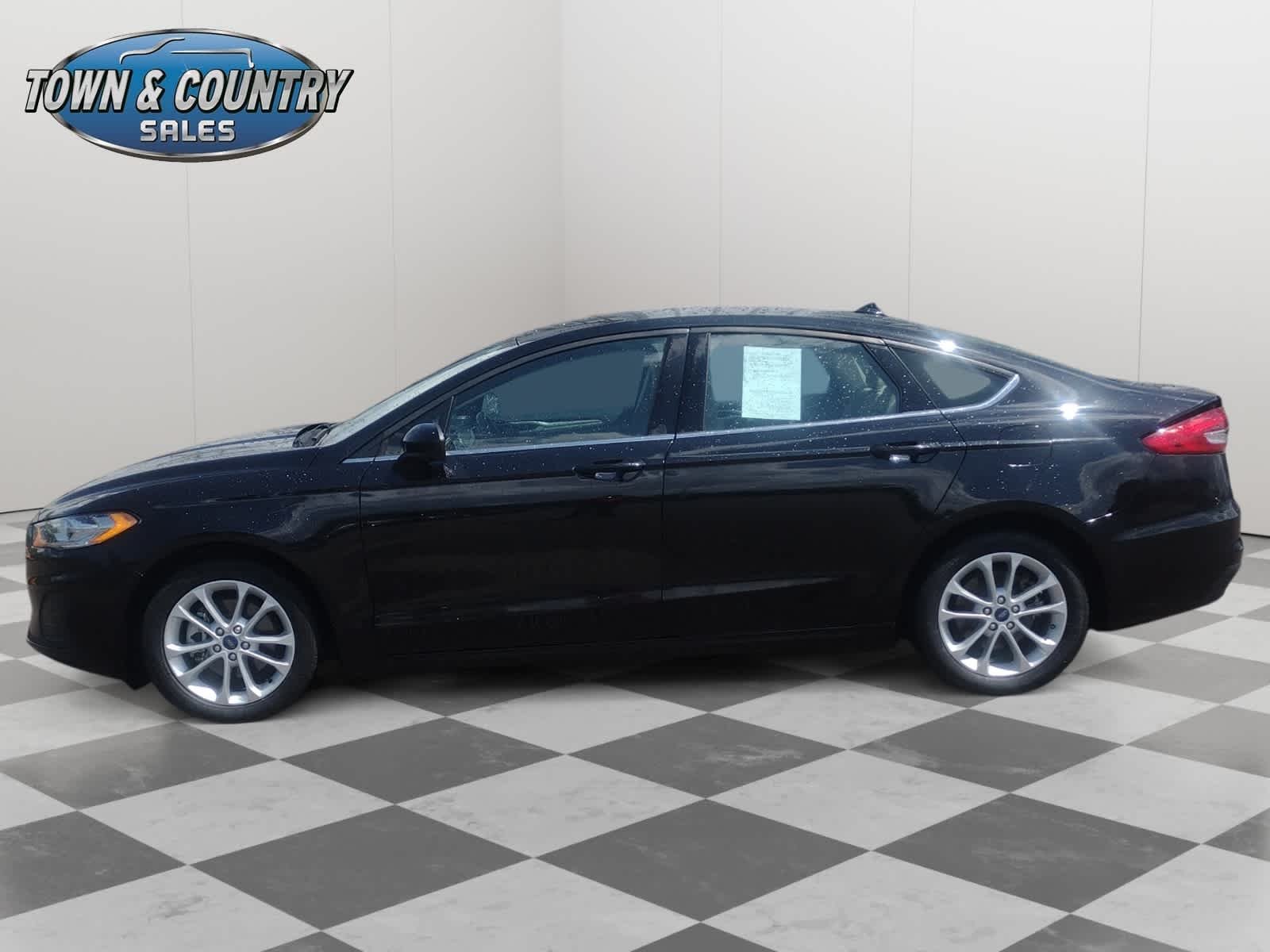 Used 2020 Agate Black Metallic Ford SE image 4